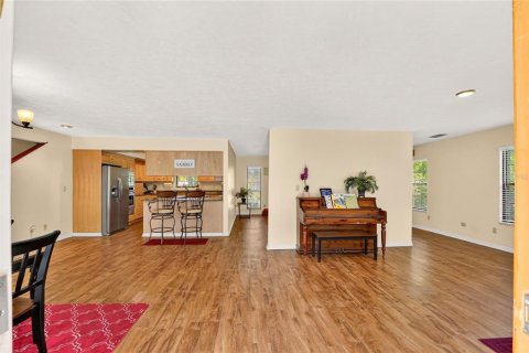 House in High Springs, Florida 4 bedrooms, 344.67 sq.m. № 2399242 - photo 2