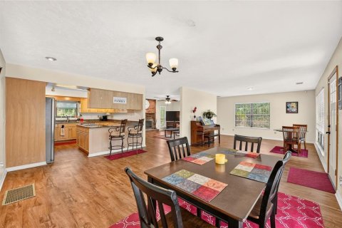 House in High Springs, Florida 4 bedrooms, 344.67 sq.m. № 2399242 - photo 4