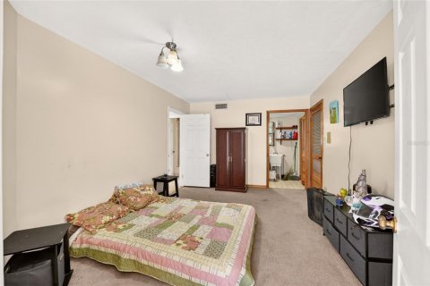 House in High Springs, Florida 4 bedrooms, 344.67 sq.m. № 2399242 - photo 24