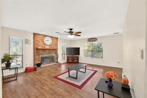 House in High Springs, Florida 4 bedrooms, 344.67 sq.m. № 2399242 - photo 7