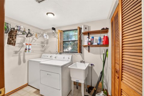 House in High Springs, Florida 4 bedrooms, 344.67 sq.m. № 2399242 - photo 26