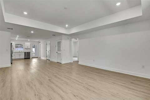 Immobilier commercial à vendre à Spring Hill, Floride: 242.29 m2 № 2404852 - photo 5