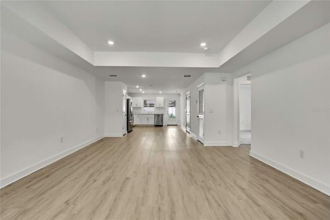 Immobilier commercial à vendre à Spring Hill, Floride: 242.29 m2 № 2404852 - photo 4