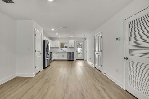 Immobilier commercial à vendre à Spring Hill, Floride: 242.29 m2 № 2404852 - photo 8