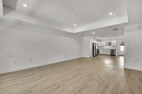 Immobilier commercial à vendre à Spring Hill, Floride: 242.29 m2 № 2404852 - photo 3