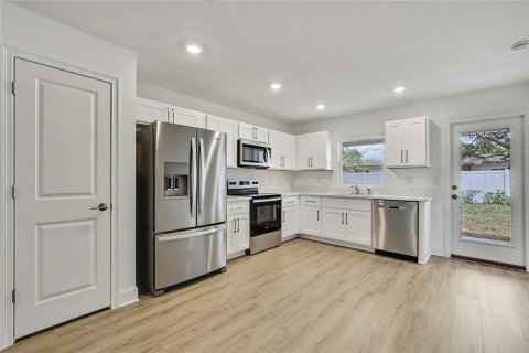 Immobilier commercial à vendre à Spring Hill, Floride: 242.29 m2 № 2404852 - photo 9