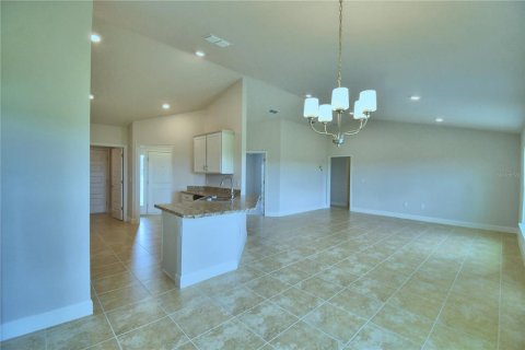 House in Auburndale, Florida 4 bedrooms, 163.04 sq.m. № 2215220 - photo 11