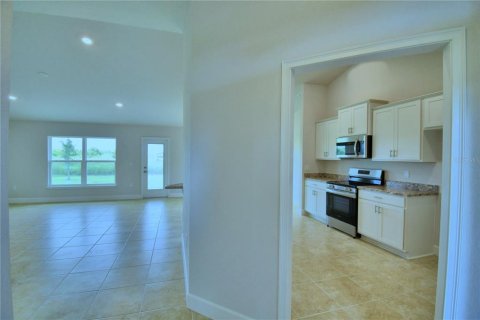 House in Auburndale, Florida 4 bedrooms, 163.04 sq.m. № 2215220 - photo 3