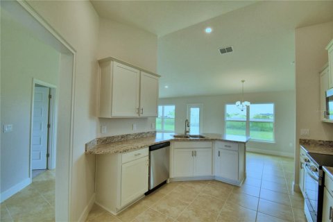 House in Auburndale, Florida 4 bedrooms, 163.04 sq.m. № 2215220 - photo 5