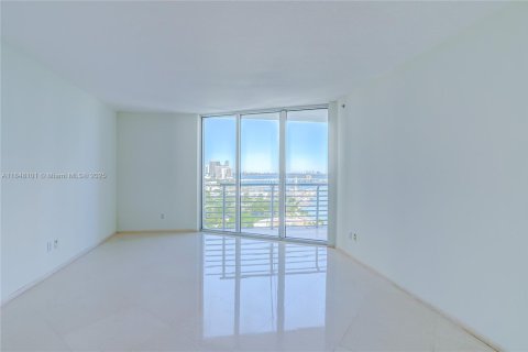 Condo in Miami, Florida, 1 bedroom  № 1888845 - photo 5