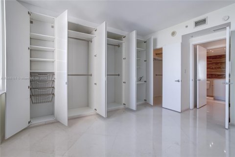 Condo in Miami, Florida, 1 bedroom  № 1888845 - photo 15