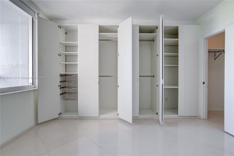 Condo in Miami, Florida, 1 bedroom  № 1888845 - photo 14