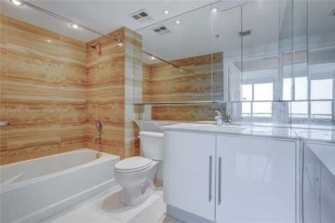 Condo in Miami, Florida, 1 bedroom  № 1888845 - photo 9