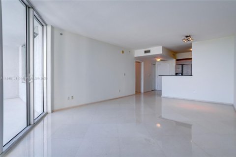 Condo in Miami, Florida, 1 bedroom  № 1888845 - photo 6