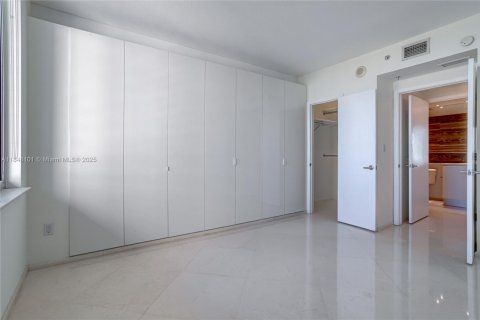 Condo in Miami, Florida, 1 bedroom  № 1888845 - photo 12