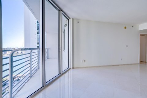 Condo in Miami, Florida, 1 bedroom  № 1888845 - photo 7