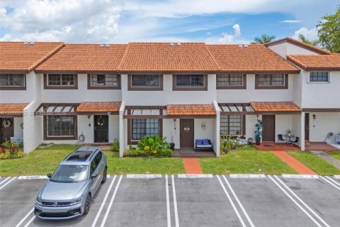 Townhouse in Miami, Florida 3 bedrooms, 144.93 sq.m. № 2071053 - photo 3