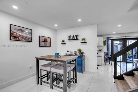 Townhouse in Miami, Florida 3 bedrooms, 144.93 sq.m. № 2071053 - photo 7