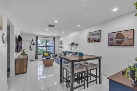 Townhouse in Miami, Florida 3 bedrooms, 144.93 sq.m. № 2071053 - photo 9