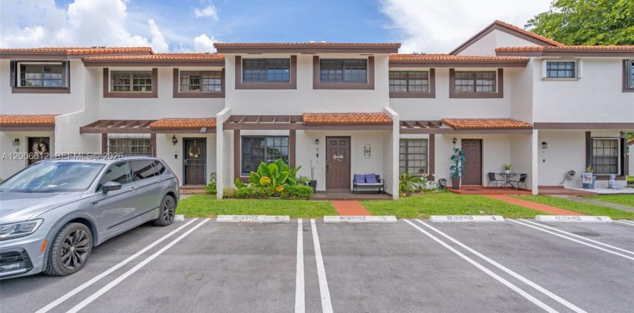 Townhouse in Miami, Florida 3 bedrooms, 144.93 sq.m. № 2071053