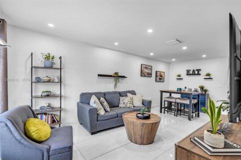 Townhouse in Miami, Florida 3 bedrooms, 144.93 sq.m. № 2071053 - photo 5