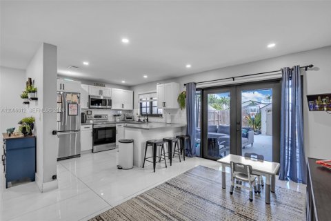 Townhouse in Miami, Florida 3 bedrooms, 144.93 sq.m. № 2071053 - photo 11