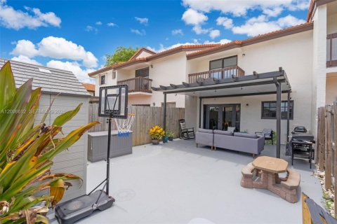 Townhouse in Miami, Florida 3 bedrooms, 144.93 sq.m. № 2071053 - photo 28
