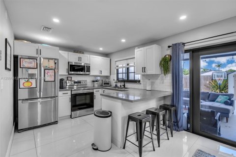 Townhouse in Miami, Florida 3 bedrooms, 144.93 sq.m. № 2071053 - photo 12