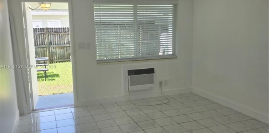 Studio in Hallandale Beach, Florida № 2043324