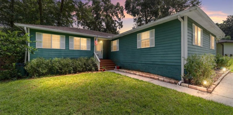 House in Ocala, Florida 3 bedrooms, 176.14 sq.m. № 1894859