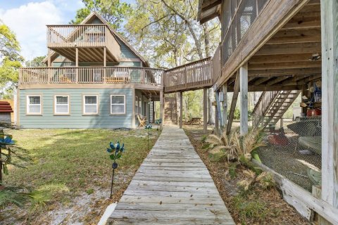 House in Freeport, Florida 4 bedrooms, 204.38 sq.m. № 559980 - photo 1