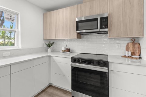 Casa en venta en Tampa, Florida, 4 dormitorios, 138.7 m2 № 2198081 - foto 5