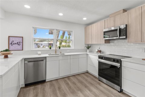 Casa en venta en Tampa, Florida, 4 dormitorios, 138.7 m2 № 2198081 - foto 4