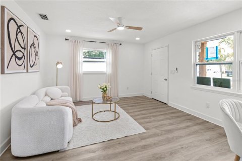 Casa en venta en Tampa, Florida, 4 dormitorios, 138.7 m2 № 2198081 - foto 7