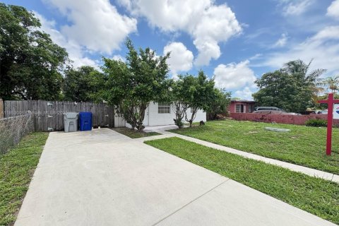 Villa ou maison à louer à Pompano Beach, Floride: 2 chambres, 85.56 m2 № 1877574 - photo 4
