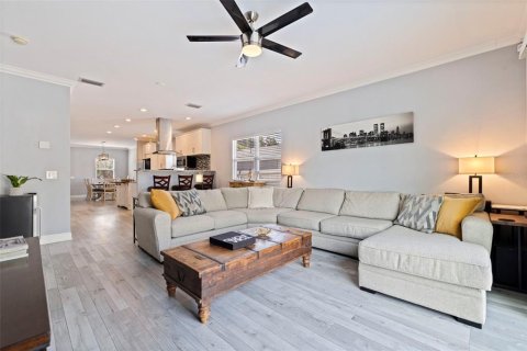 Casa en venta en Saint Petersburg, Florida, 3 dormitorios, 159.42 m2 № 2149669 - foto 4