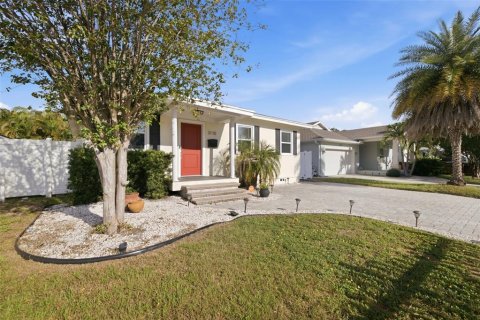 Casa en venta en Saint Petersburg, Florida, 3 dormitorios, 159.42 m2 № 2149669 - foto 7