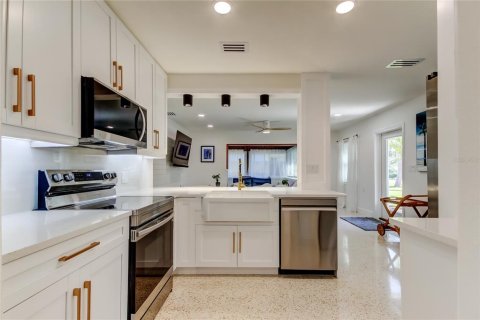 House in Dunedin, Florida 3 bedrooms, 123.65 sq.m. № 1613321 - photo 20