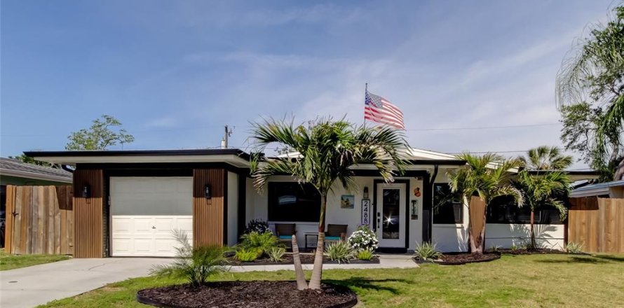 House in Dunedin, Florida 3 bedrooms, 123.65 sq.m. № 1613321