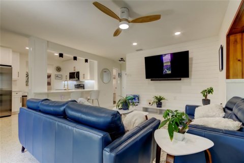 House in Dunedin, Florida 3 bedrooms, 123.65 sq.m. № 1613321 - photo 7