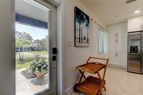 House in Dunedin, Florida 3 bedrooms, 123.65 sq.m. № 1613321 - photo 5