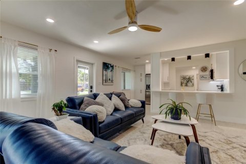 House in Dunedin, Florida 3 bedrooms, 123.65 sq.m. № 1613321 - photo 8