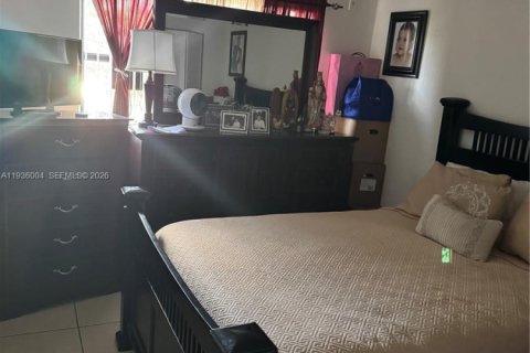 Condominio en venta en Hialeah, Florida, 2 dormitorios, 78.78 m2 № 2002380 - foto 4