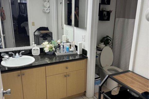 Condominio en venta en Hialeah, Florida, 2 dormitorios, 78.78 m2 № 2002380 - foto 6