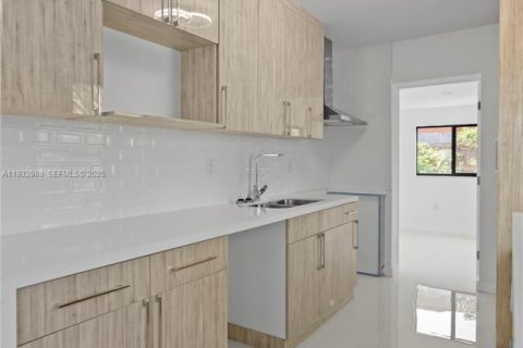 Casa en alquiler en North Miami Beach, Florida, 3 dormitorios, 111.02 m2 № 1991149 - foto 15
