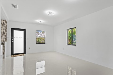 Casa en alquiler en North Miami Beach, Florida, 3 dormitorios, 111.02 m2 № 1991149 - foto 8