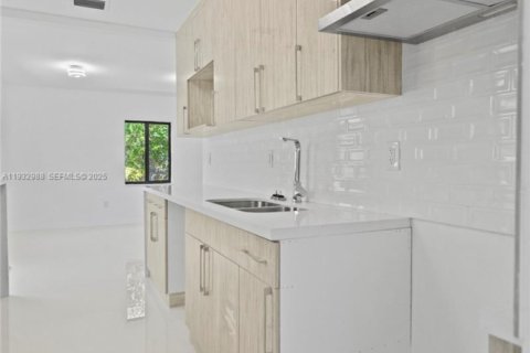 Casa en alquiler en North Miami Beach, Florida, 3 dormitorios, 111.02 m2 № 1991149 - foto 16
