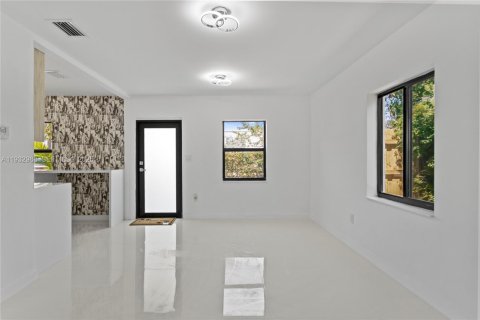 Casa en alquiler en North Miami Beach, Florida, 3 dormitorios, 111.02 m2 № 1991149 - foto 10