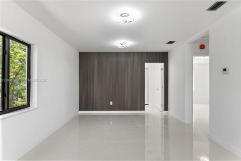 Casa en alquiler en North Miami Beach, Florida, 3 dormitorios, 111.02 m2 № 1991149 - foto 5