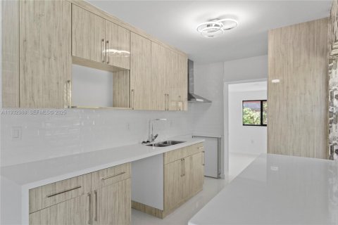 Casa en alquiler en North Miami Beach, Florida, 3 dormitorios, 111.02 m2 № 1991149 - foto 14